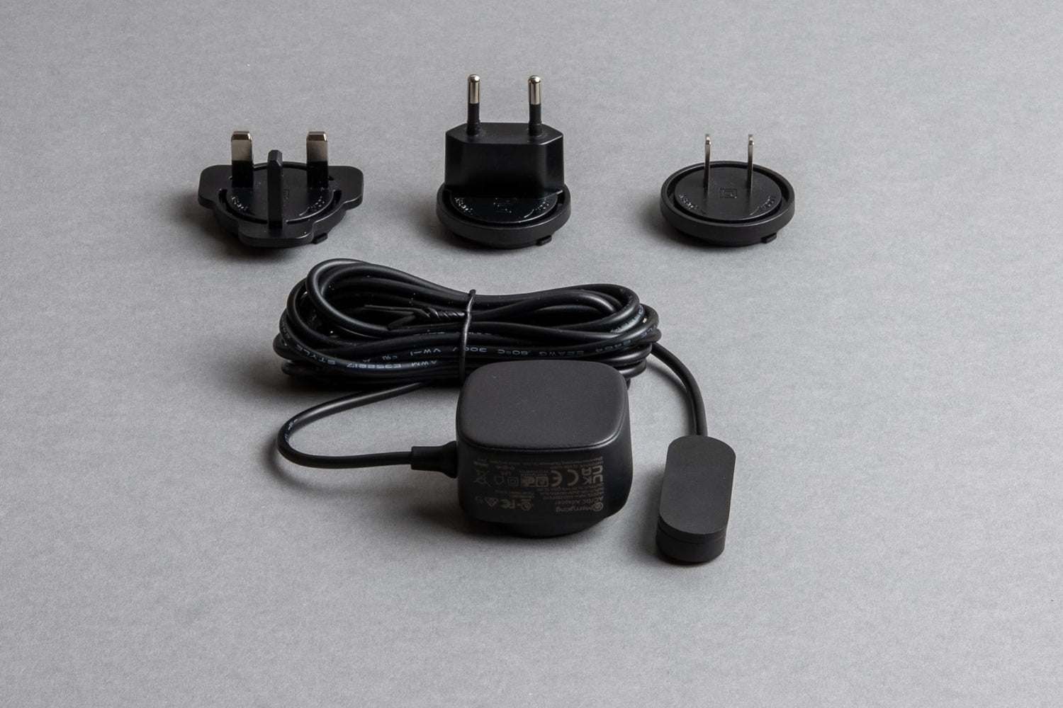 Mains power adapter black 15W