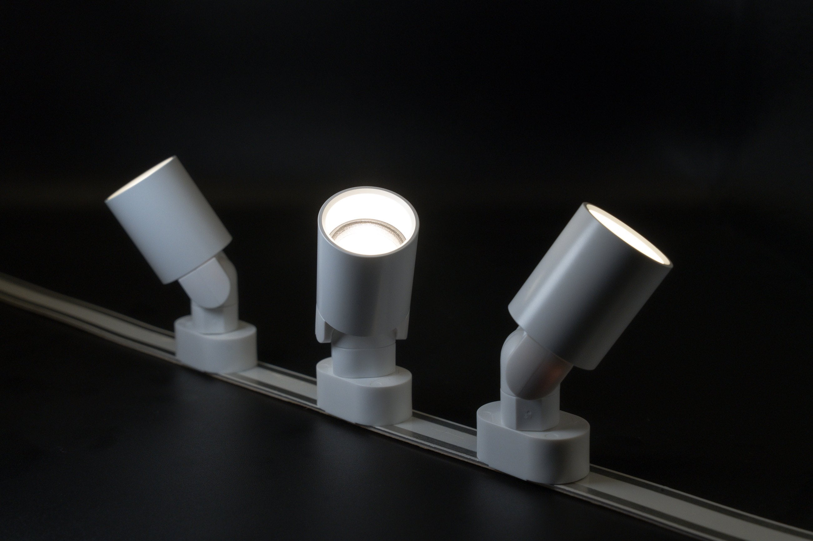 Light-IT magnetic lighting system on a rail